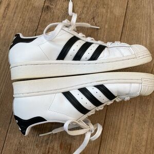 Size 7, women’s Adidas, black and white preowned condition superstar Adidas